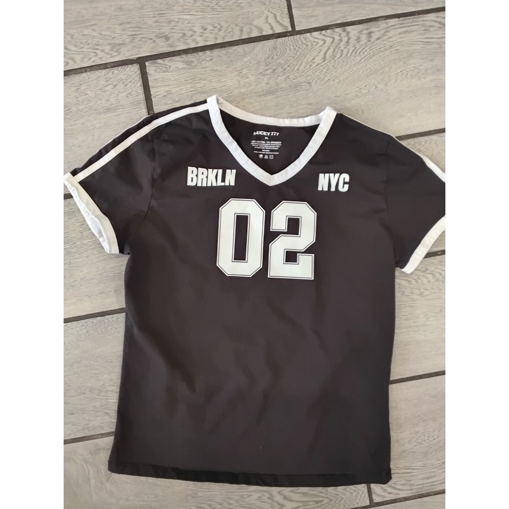 Lucky 777 Womens BRKLN NYC 02 Graphic T-Shirt Black White V-Neck XL Short Sleeve